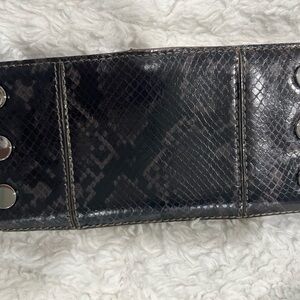 Hammitt 110 wallet in olivine